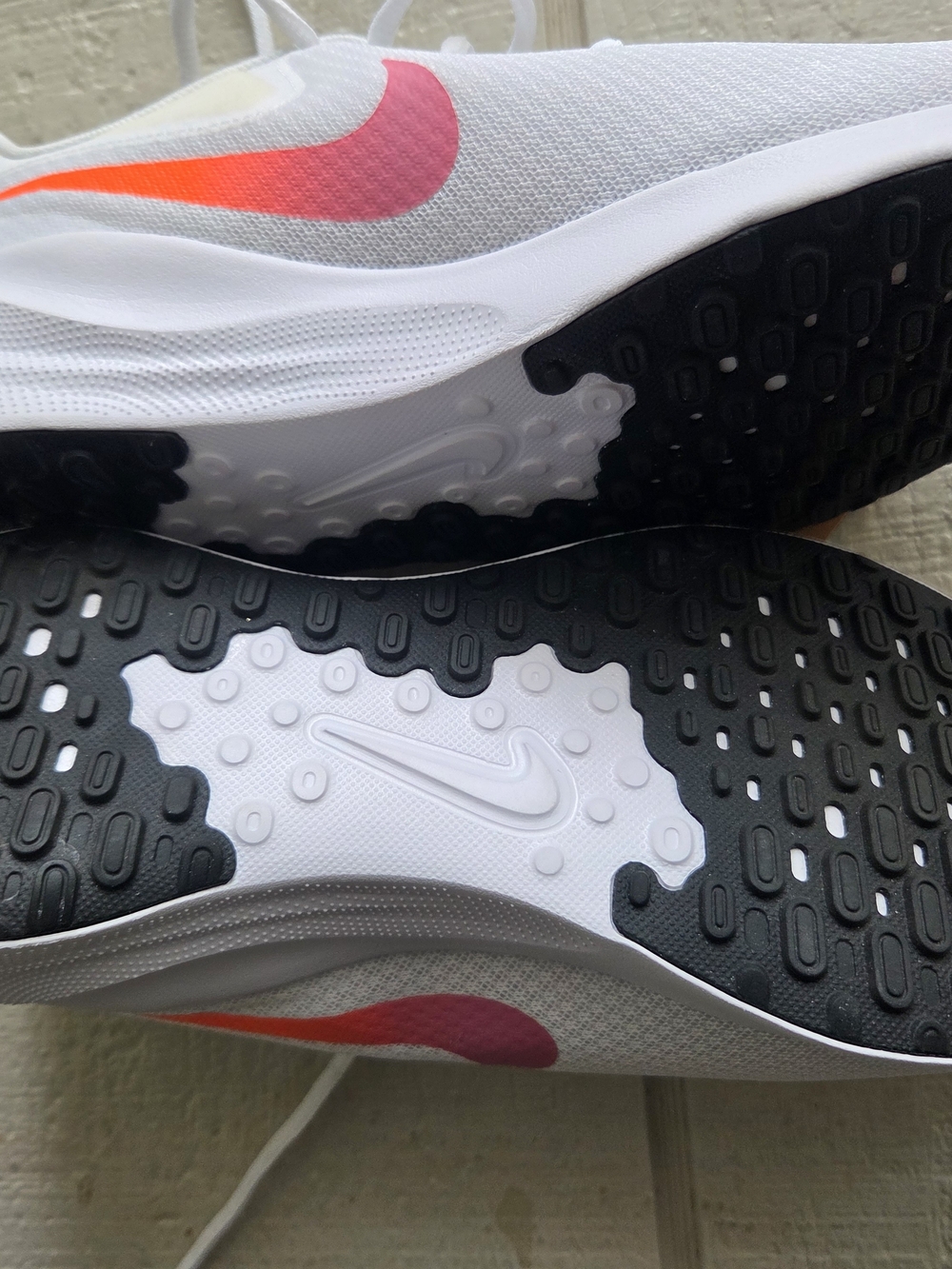 Womens Nike Revolution 7 "white beyond pink hyper crimson"